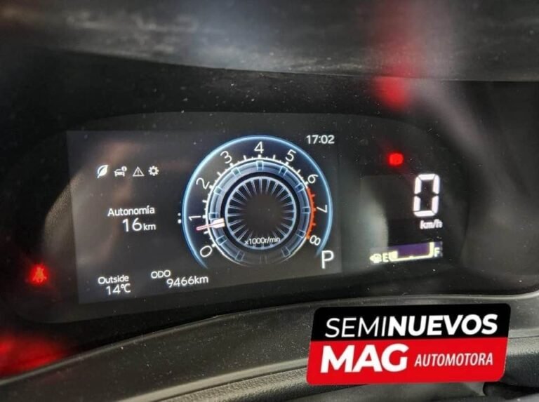 TOYOTA YARIS CROSS 2024 7
